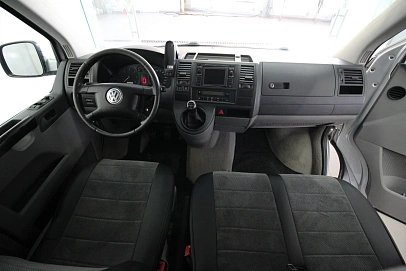 Volkswagen Caravelle, 2006г., передний привод, механика