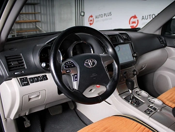 Toyota Highlander, 2014г., полный привод, автомат
