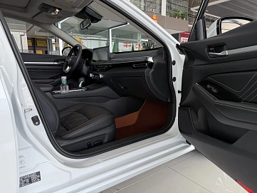 Nissan Altima, 2023г., передний привод, вариатор
