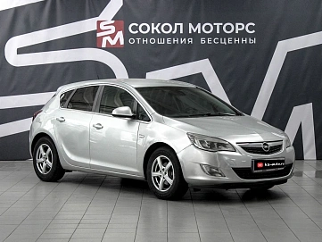 Opel Astra, 2010г., передний привод, автомат