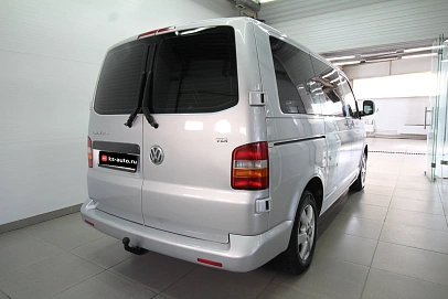 Volkswagen Caravelle, 2006г., передний привод, механика