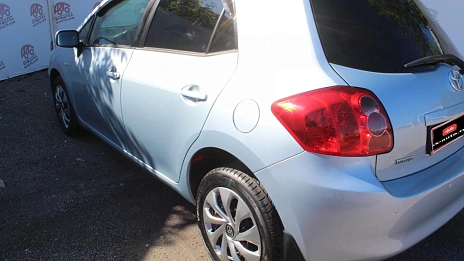 Toyota Auris, 2008г., передний привод, механика