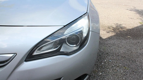 Opel Astra, 2012г., передний привод, механика