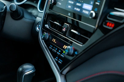 Toyota Camry, 2021г., передний привод, автомат