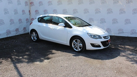Opel Astra, 2014г., передний привод, механика