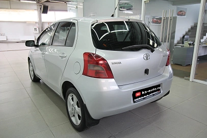 Toyota Yaris, 2008г., передний привод, робот
