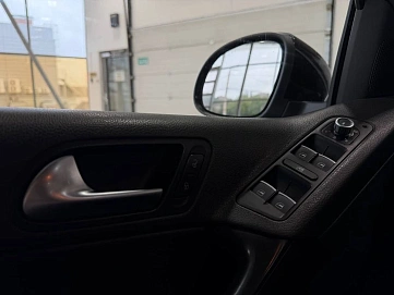 Volkswagen Tiguan, 2012г., передний привод, автомат