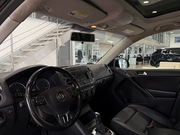 Volkswagen Tiguan, 2012г., передний привод, автомат