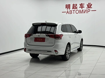 Mitsubishi Outlander, 2022г, передний привод, вариатор
