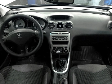 Peugeot 308, 2008г., передний привод, механика