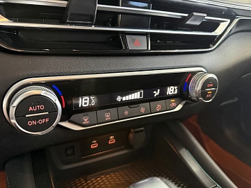 Nissan Altima, 2023г., передний привод, вариатор