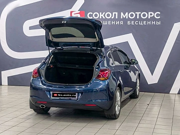 Opel Astra, 2010г., передний привод, автомат