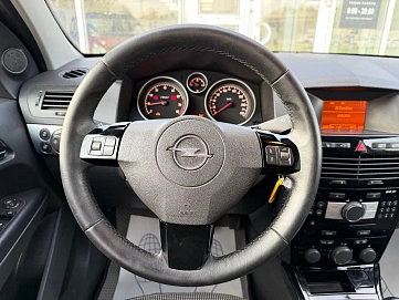 Opel Astra, 2013г., передний привод, механика