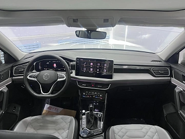 Volkswagen Tayron, 2022г., передний привод, робот