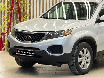 Kia Sorento, 2010г., передний привод, автомат