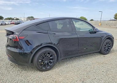 Tesla Model Y, 2024г., задний привод, автомат