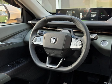 Changan Lamore, 2024г., передний привод, робот