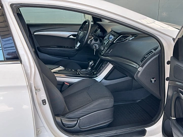 Hyundai i40, 2013г., передний привод, автомат