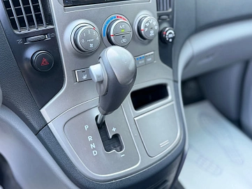 Hyundai Grand Starex, 2011г., задний привод, автомат