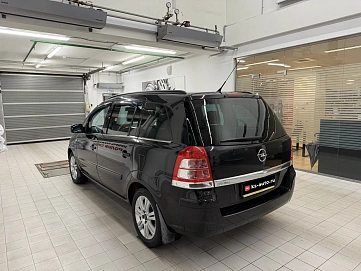 Opel Zafira, 2011г., передний привод, робот