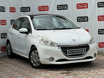 Peugeot 208, 2013г., передний привод, автомат