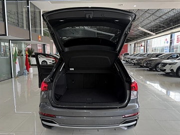 Audi Q3, 2022г., передний привод, робот