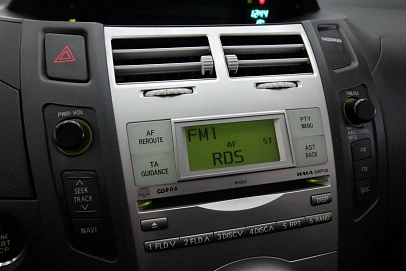 Toyota Yaris, 2008г., передний привод, робот