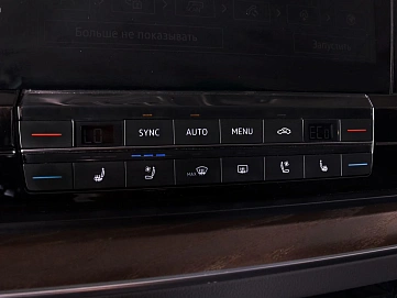 Volkswagen Touareg, 2018г., полный привод, автомат