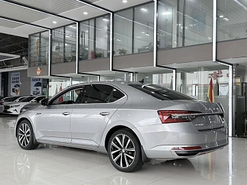 Skoda Superb, 2022г., передний привод, робот