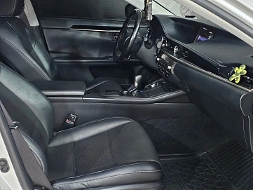 Lexus ES, 2017г., передний привод, автомат