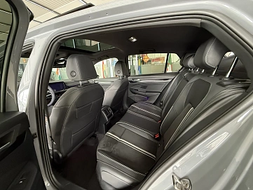 Volkswagen Golf, 2021г., передний привод, робот