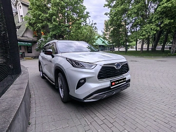 Toyota Highlander, 2022г, полный привод, автомат