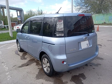 Toyota Sienta, 2013г., передний привод, вариатор