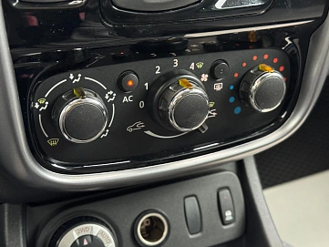 Renault Duster, 2012г., полный привод, механика