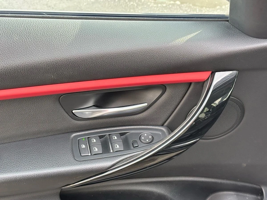 BMW 3 серии, 2018г., задний привод, автомат