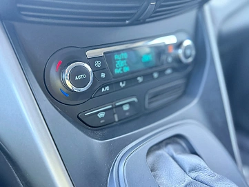 Ford Kuga, 2015г., передний привод, автомат