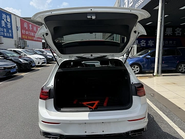 Volkswagen Golf, 2022г., передний привод, робот
