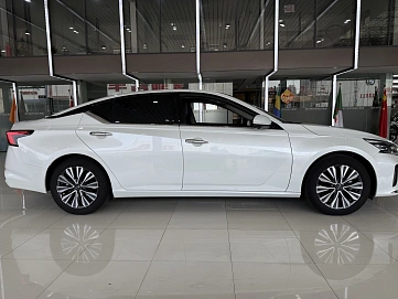 Nissan Altima, 2023г., передний привод, вариатор
