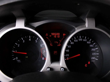 Nissan Juke, 2012г., передний привод, вариатор