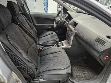 Opel Astra, 2012г., передний привод, механика