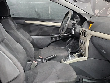 Opel Astra GTC, 2008г., передний привод, робот