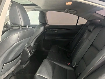 Lexus ES, 2015г., передний привод, автомат