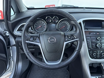 Opel Astra, 2011г., передний привод, автомат