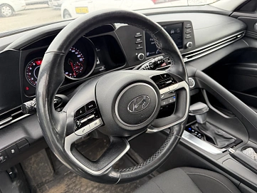 Hyundai Elantra, 2022г., передний привод, автомат