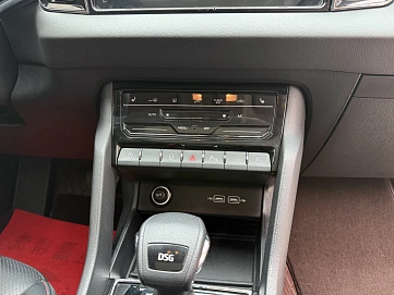 Skoda Karoq, 2021г., передний привод, автомат