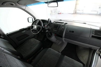 Volkswagen Caravelle, 2006г., передний привод, механика