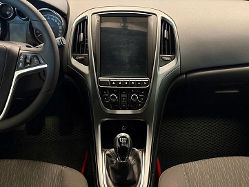 Opel Astra, 2012г., передний привод, механика