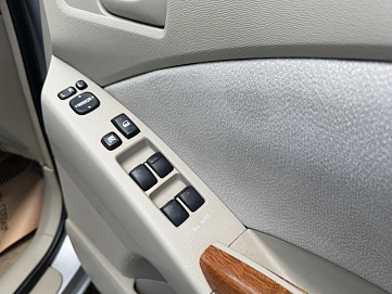 Toyota ISis, 2010г., передний привод, вариатор