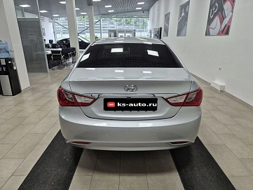 Hyundai Sonata, 2011г., передний привод, автомат