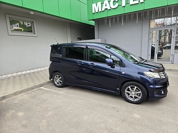 Honda Freed, 2010г., передний привод, вариатор